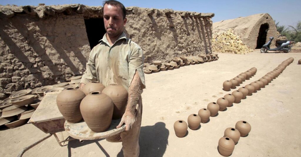 Iraqw Pottery: Traditional Craftsmanship Sia Yangu Safari